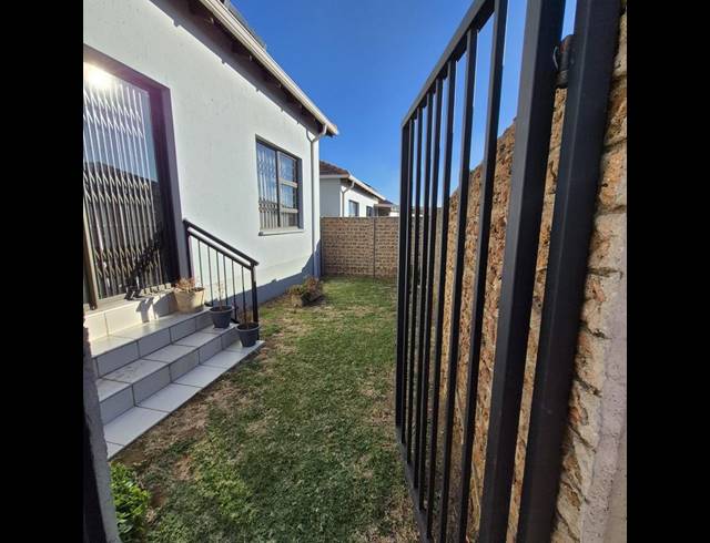 3 BEDROOM SIMPLEX FOR SALE IN PARKRAND